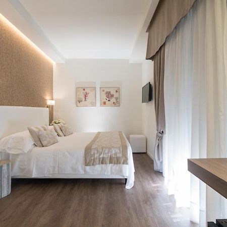 Hotel Mon Cheri 리치오네 외부 사진