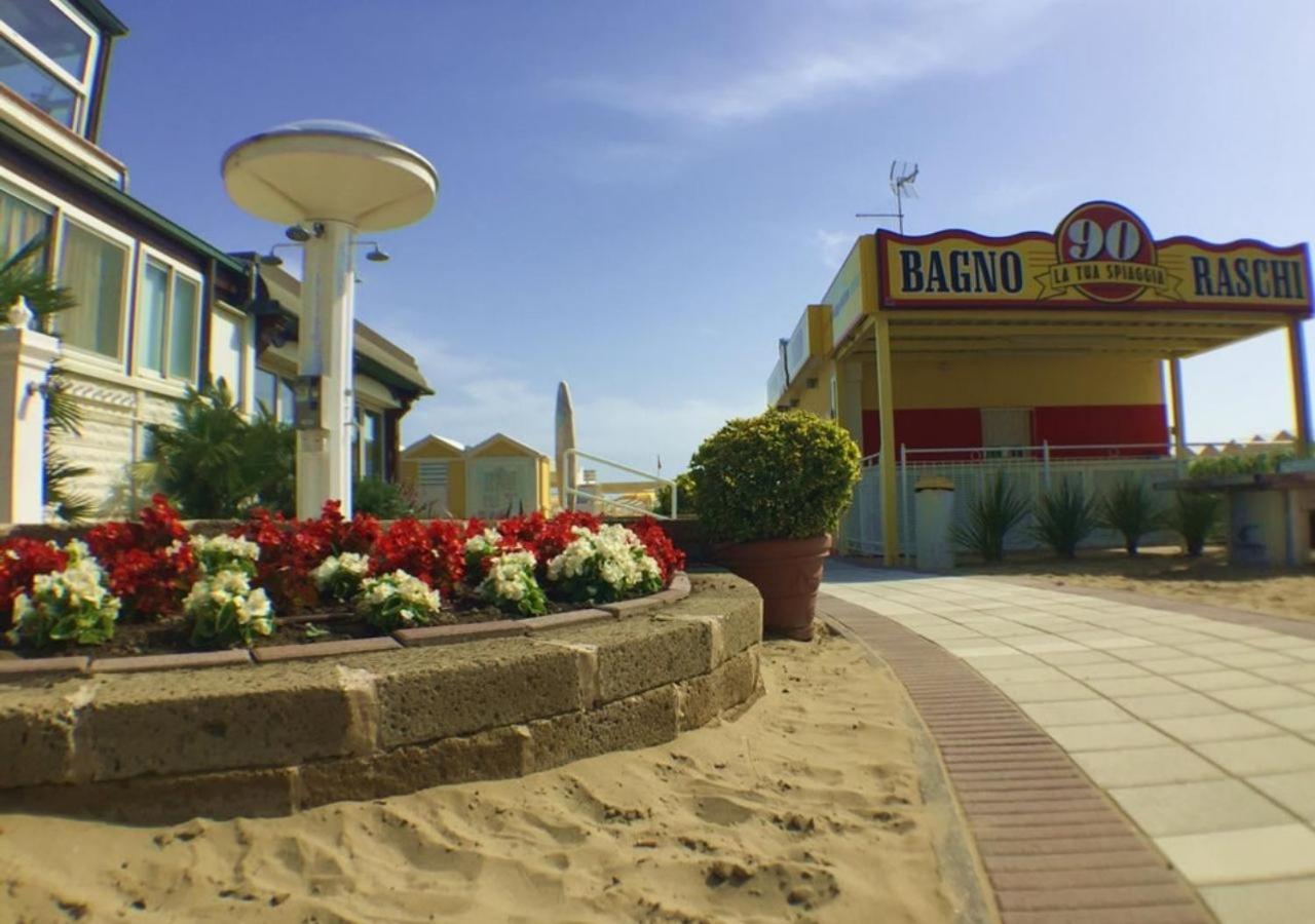 Hotel Mon Cheri 리치오네 외부 사진