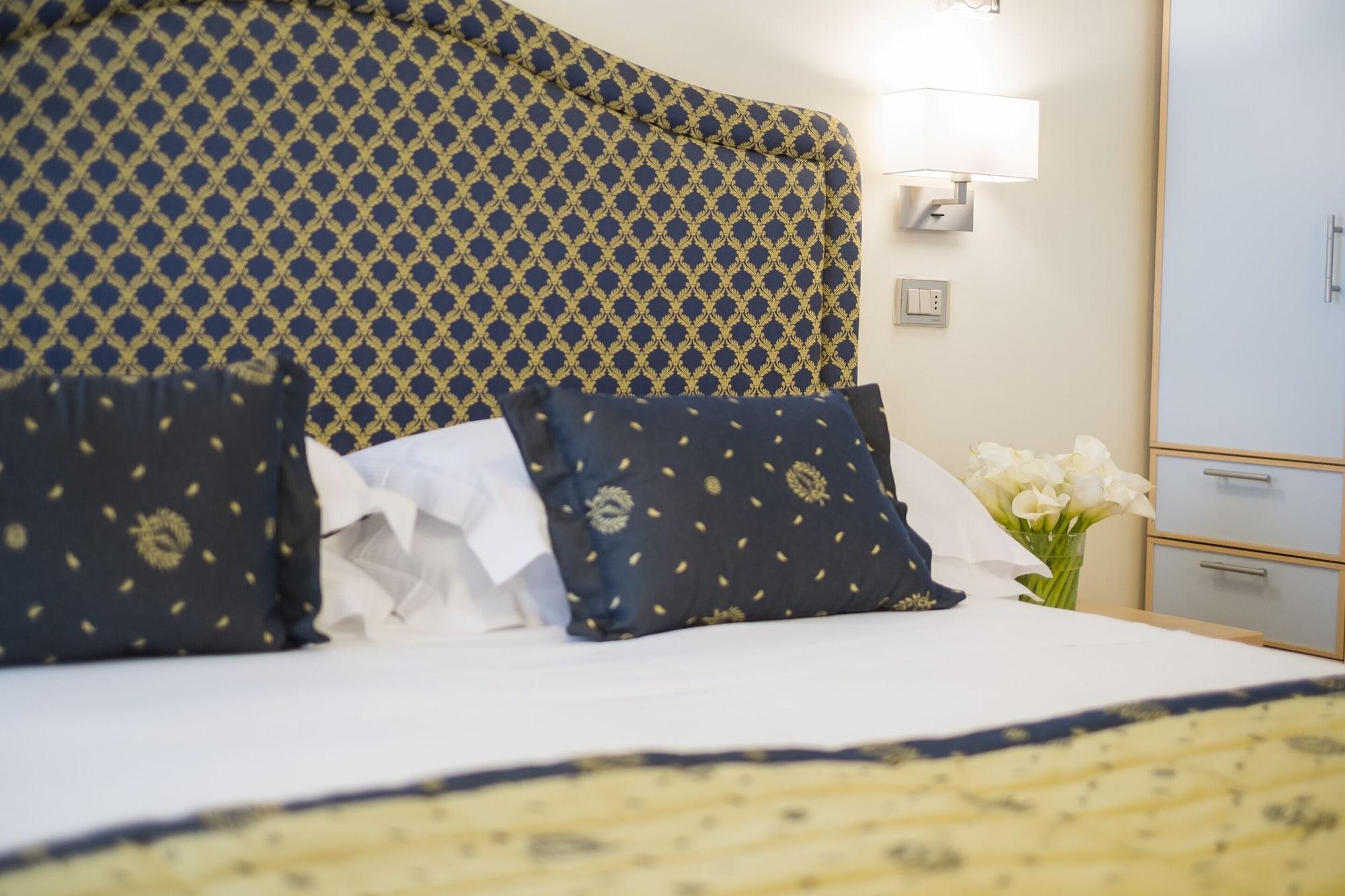 Hotel Mon Cheri 리치오네 외부 사진