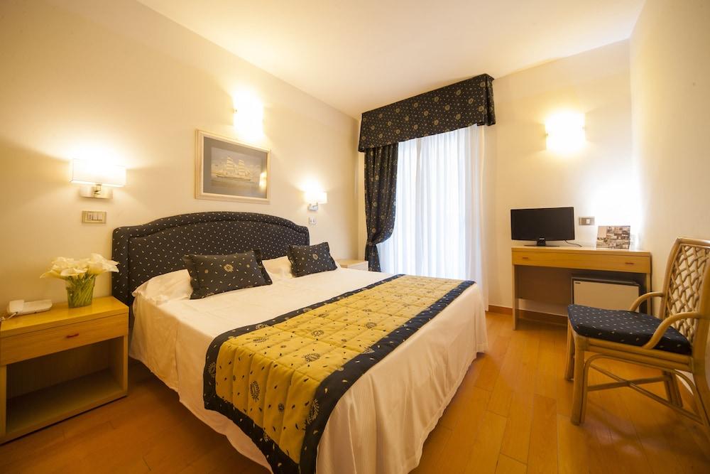 Hotel Mon Cheri 리치오네 외부 사진