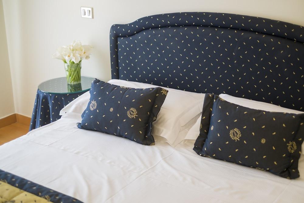 Hotel Mon Cheri 리치오네 외부 사진