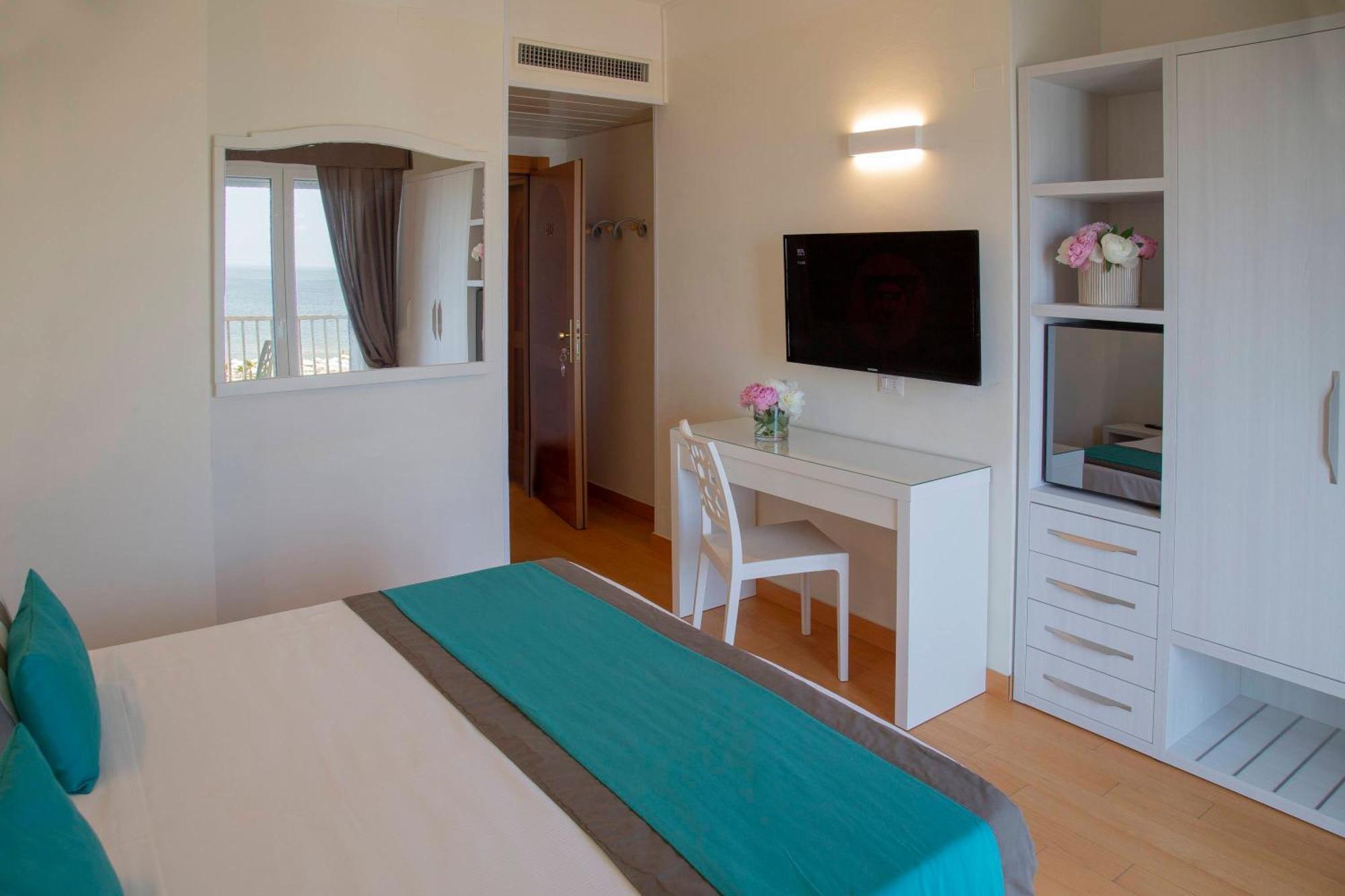 Hotel Mon Cheri 리치오네 외부 사진