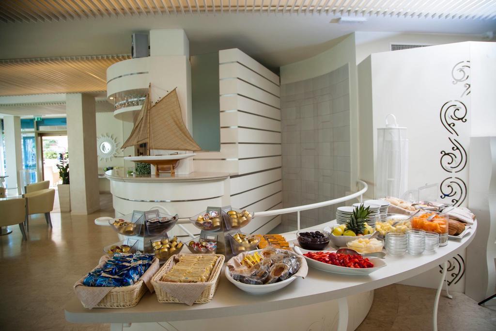 Hotel Mon Cheri 리치오네 외부 사진
