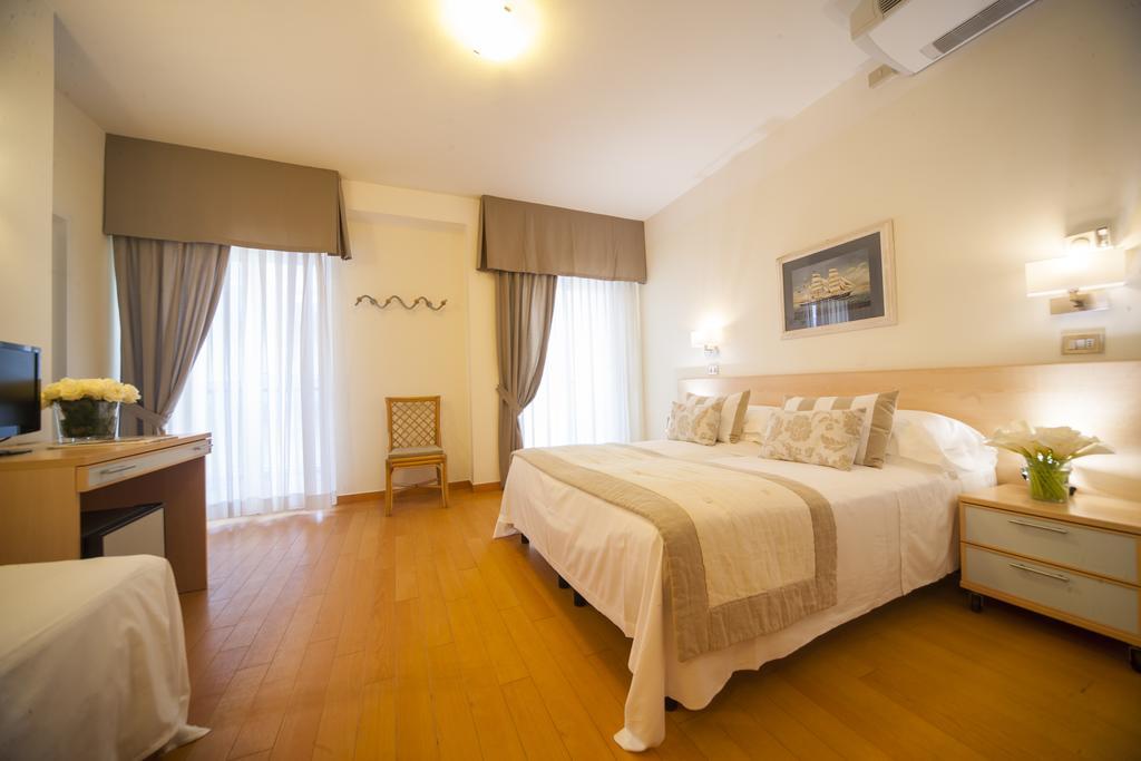 Hotel Mon Cheri 리치오네 외부 사진