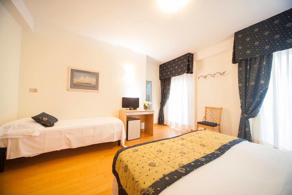 Hotel Mon Cheri 리치오네 객실 사진