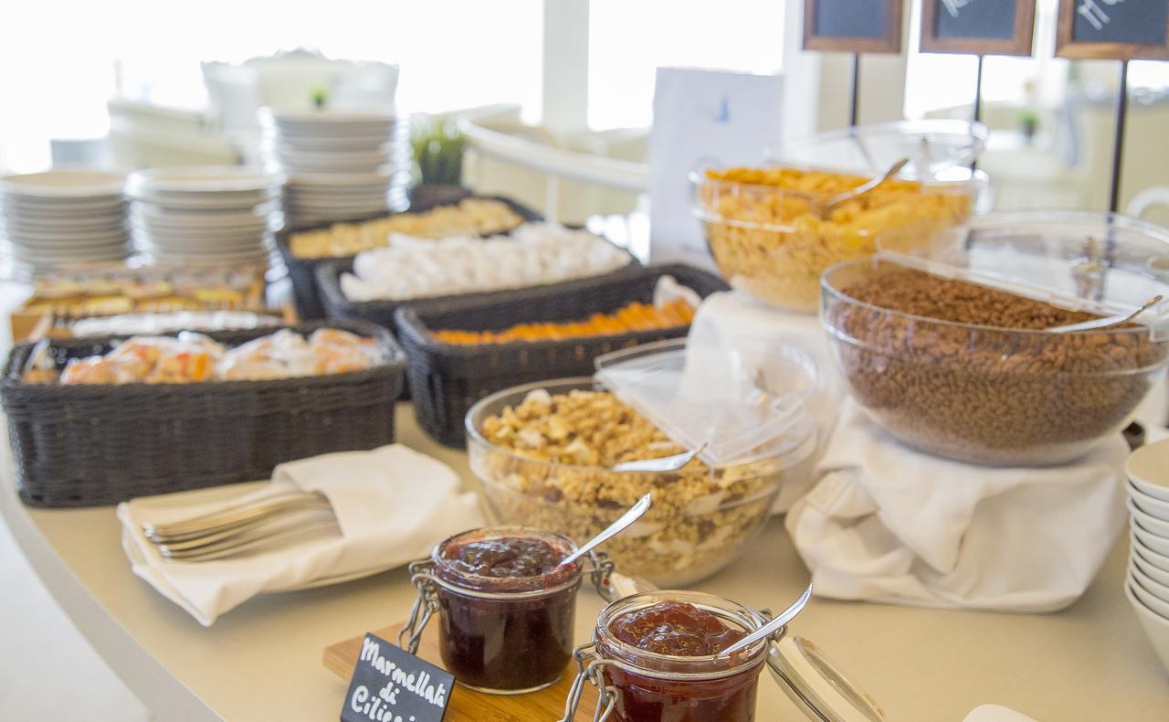 Hotel Mon Cheri 리치오네 외부 사진