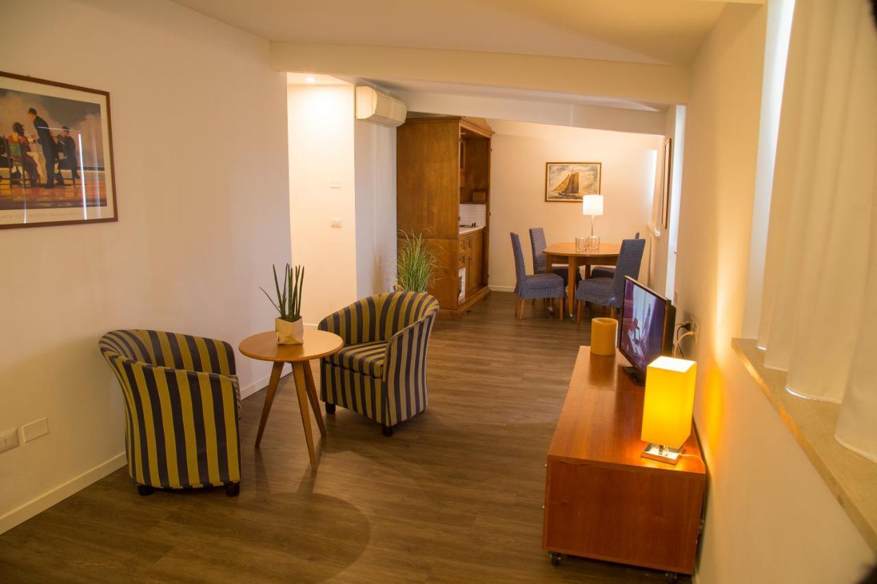 Hotel Mon Cheri 리치오네 외부 사진